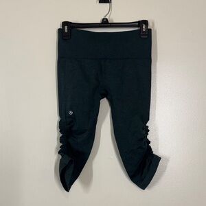 Lululemon athletica Size 6 deep hunter green heathered ruched sides Excellent